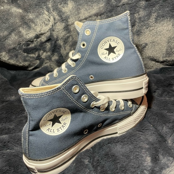 Navy Platform Converse - Picture 3 of 5
